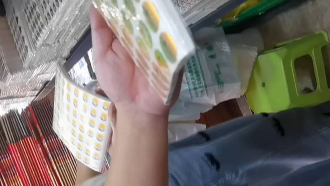 DƬ